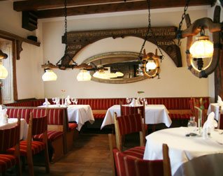 Restaurant "Alt Kirchlengern" gemütliche Atmosphäre - in den Wintermonaten mit Kaminfeuer