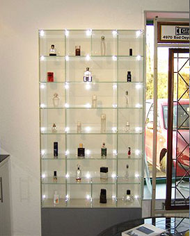 Glasvitrinen und Glasregale sind in verschiedenen Formen und Größen herstellbar