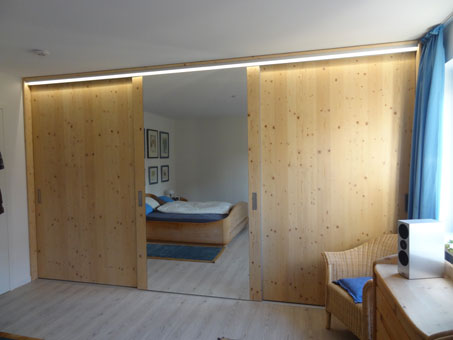 Hier sehen Sie ein Beispiel für ein renoviertes Schlafzimmer.