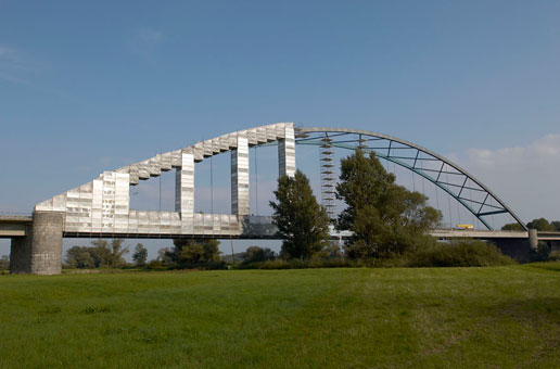 Gerüstbau an der Brücke