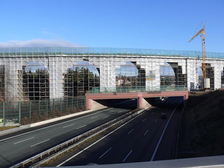 Gerüstbau an Autobahnbrücke