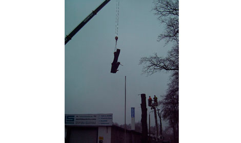 Mit gut angewandter Seiltechnik können Baumteile zu Boden gebracht werden. Mit gut angewandter Seiltechnik können Baumteile zu Boden gebracht werden.