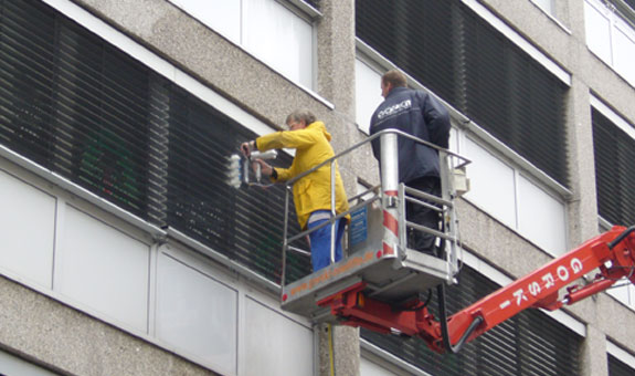 Professionelle Glasreinigung für saubere, streifenfreie Fenster