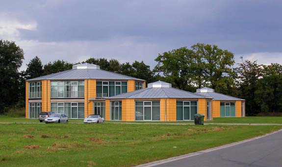 Wir bedachen von Großgebäuden bis zum kleinen Gartenpavillon