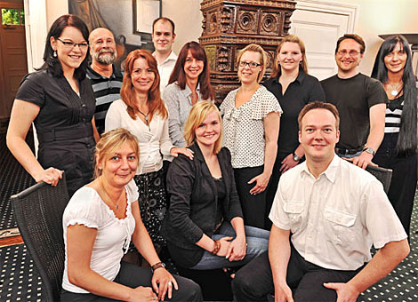 Den Juristen steht ein Team höchstmotivierter Sachbearbeiter und Sachbearbeiterinnen zur Seite Den Juristen steht ein Team höchstmotivierter Sachbearbeiter und Sachbearbeiterinnen zur Seite