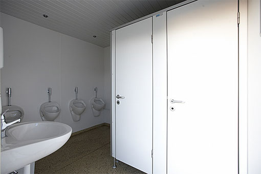 Ein Toilettenwagen von Innen Ein Toilettenwagen von Innen