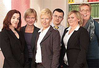 Unser Team von qualifizierten Mitarbeitern bietet Ihnen und uns die nötige Unterstützung für eine erfolgreiche Arbeit. Unser Team von qualifizierten Mitarbeitern bietet Ihnen und uns die nötige Unterstützung für eine erfolgreiche Arbeit.