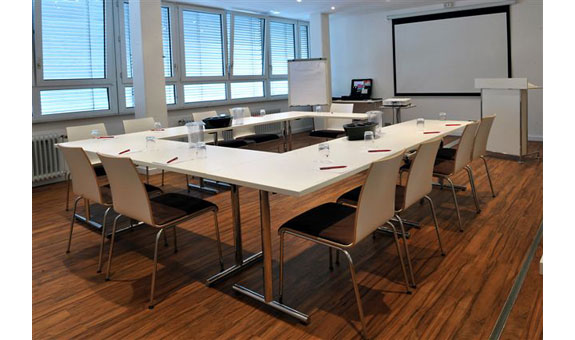 Gerne richten wir Ihnen Ihre Tagung aus - mit modernster Tagungstechnik für bis zu 30 Personen Gerne richten wir Ihnen Ihre Tagung aus - mit modernster Tagungstechnik für bis zu 30 Personen
