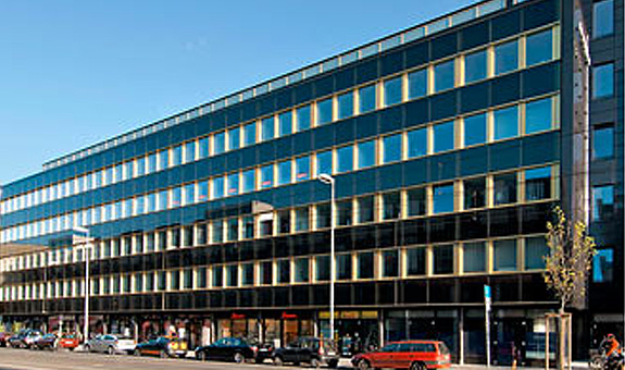 Die Praxisklinik liegt im Zentrum Hannovers nahe dem Hauptbahnhof und Ernst-August-Galerie Die Praxisklinik liegt im Zentrum Hannovers nahe dem Hauptbahnhof und Ernst-August-Galerie