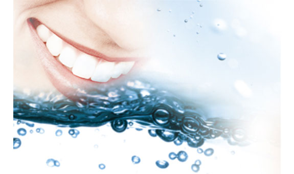 Wir bieten professionelle Zahnreinigung, Kariesprophylaxe und Begleitbehandlungen in der Parodontaltherapie.