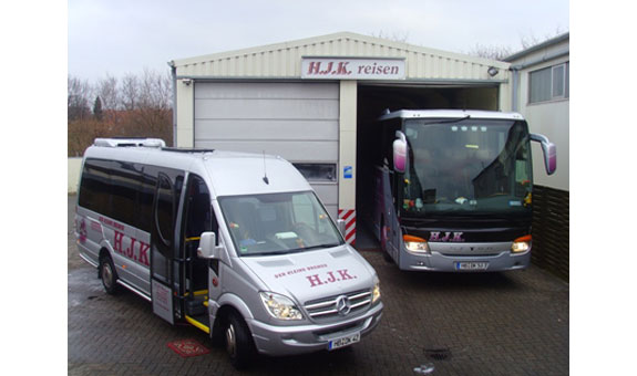 Kleinbus und Reisebus