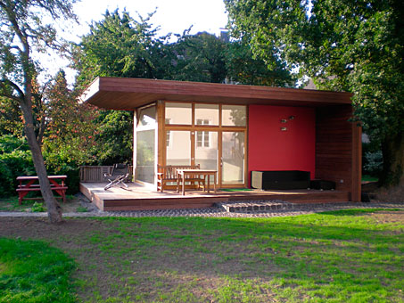 Gartenhaus mit Terrasse