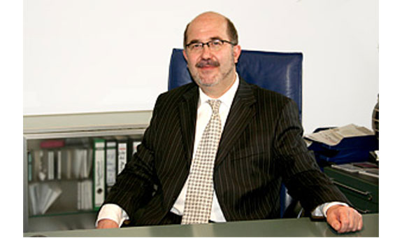 Wolfgang Brundiek ist Rechtsanwalt mit den Schwerpunkten Zivilrecht und Strafrecht. 
Als Fachanwalt für Familienrecht bearbeitet Herr Brundiek das gesamte 
Familienrecht, auch mit Auslandsbezug.