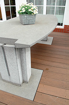 Gartentisch aus Stein