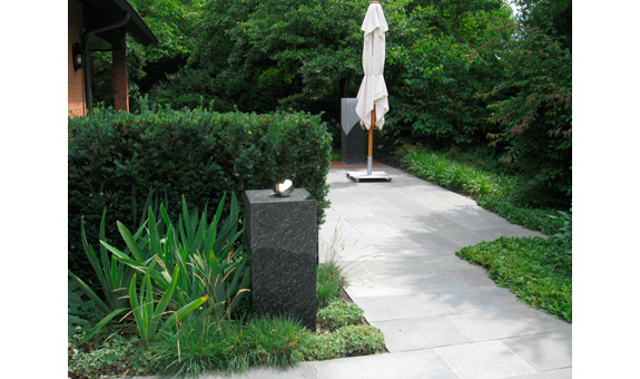 Kleine Sitzplätze als Wohlfühloasen sind in jedem Garten willkommen Kleine Sitzplätze als Wohlfühloasen sind in jedem Garten willkommen