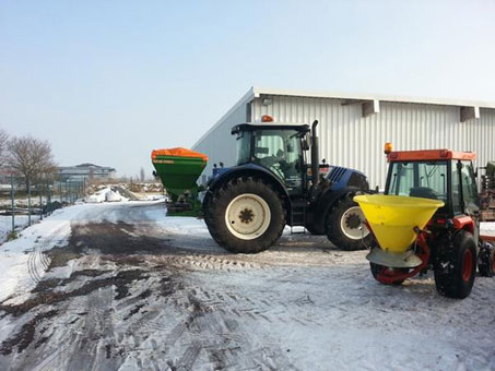 Wir bieten qualifizierten Winterdienst für alle Privat- und Geschäftsleute an. Auch für größere Anlagen sind wir mit ausreichend Personal und modernem Gerät bestens ausgerüstet. Wir bieten qualifizierten Winterdienst für alle Privat- und Geschäftsleute an. Auch für größere Anlagen sind wir mit ausreichend Personal und modernem Gerät bestens ausgerüstet.