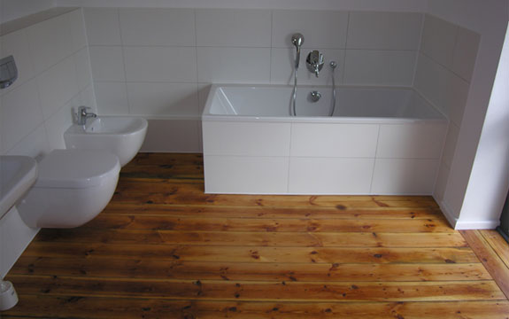 Holzfußböden - versiegelt auch in Badezimmern zu empfehlen