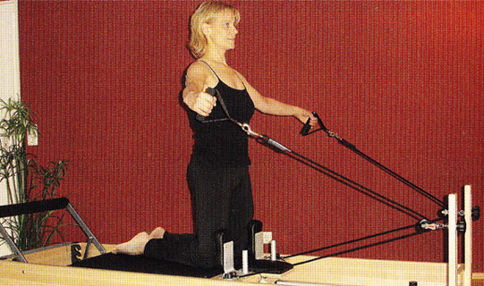 Wir begleiten Sie mit physiotherapeutischen Behandlungsmethoden Wir begleiten Sie mit physiotherapeutischen Behandlungsmethoden