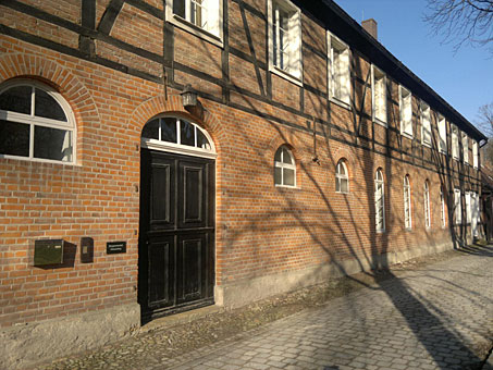 Von unserem Hauptsitz am historischen Schloss Rheda aus betreuen wir unsere Kunden vor Ort