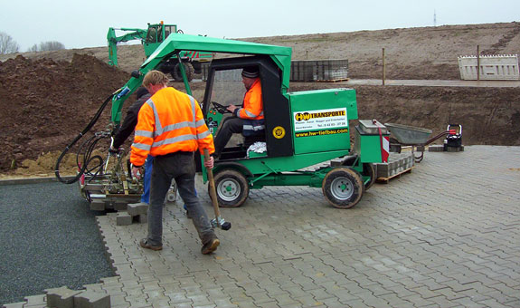 Straßen- und Wegebau, Pflasterarbeiten, Maschinelle Pflasterverlegung