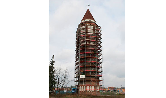 Renovierungsbedürftiger Wasserturm