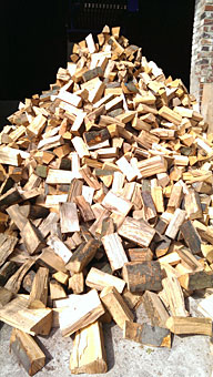 Unser Brennholz eignet sich perfekt für Holzöfen, Steinöfen, Küchenherde, die mit Holz befeuert werden