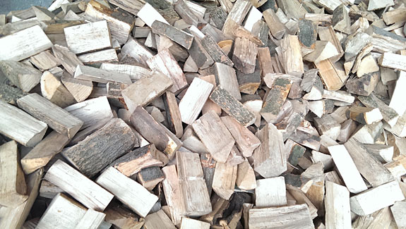 Unser Brennholz eignet sich perfekt für Grills, Feuerschalen, Feuerkörbe Unser Brennholz eignet sich perfekt für Grills, Feuerschalen, Feuerkörbe