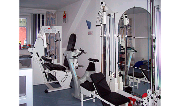 Bei uns erhalten Sie die Therapie, die optimal auf Ihr Beschwerdebild abgestimmt ist Bei uns erhalten Sie die Therapie, die optimal auf Ihr Beschwerdebild abgestimmt ist