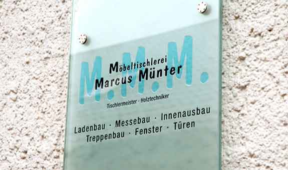 Firmenschild der Möbeltischlerei Marcus Münter