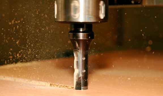 CNC-Fertigung, Erstellen von Schriftzügen mit CNC, Gravurarbeiten, Konturen fräsen