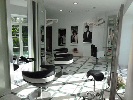 Frisierplätze im Friseursalon Frisierplätze im Friseursalon