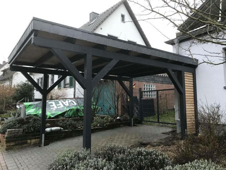 Wahlweise kann Ihr überdachter Kfz-Stellplatz frei stehen oder direkt am Haus montiert werden. Wahlweise kann Ihr überdachter Kfz-Stellplatz frei stehen oder direkt am Haus montiert werden.