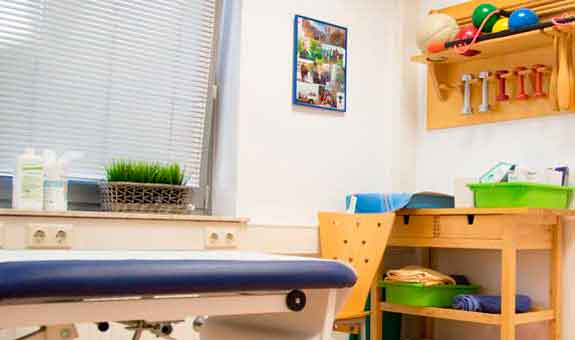PRAXIS FĂR ORTHOPĂDIE UND UNFALLCHIRURGIE Dr. Dickob und Dr. Rieckel PRAXIS FĂR ORTHOPĂDIE UND UNFALLCHIRURGIE Dr. Dickob und Dr. Rieckel