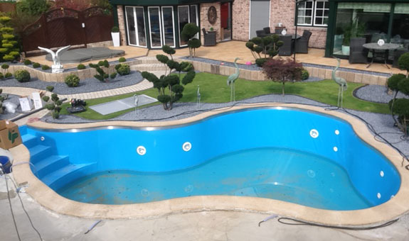 Gerne planen wir Ihr Schwimmbecken mit Ihnen und beraten Sie ausführlich Gerne planen wir Ihr Schwimmbecken mit Ihnen und beraten Sie ausführlich