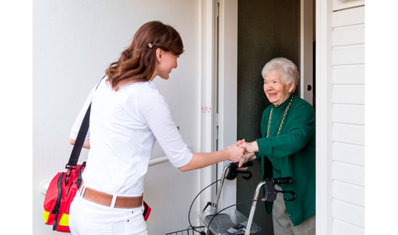 Unsere engagierten Mitarbeiter aus der Alten- und Krankenpflege, sowie geschulte Haushaltshilfen besuchen Sie in Ihrem Zuhause, um von Ihnen die gewünschten Leistungen zu erfüllen.