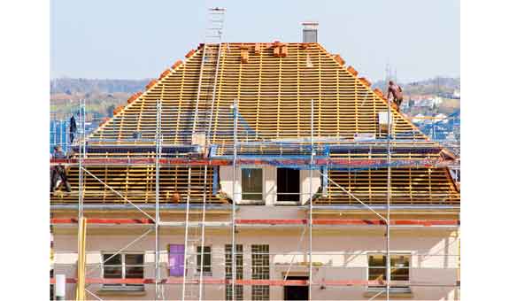 Wir beziehen unser hochwertiges Material für die Umdeckung, die Dachsanierung oder die Dachbeschichtung über preisgünstige Quellen und geben diesen Vorteil gerne an Sie weiter