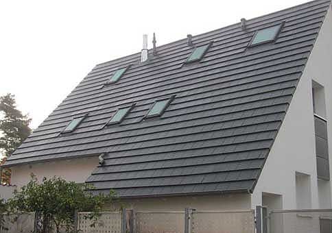 Schwarzes Dach