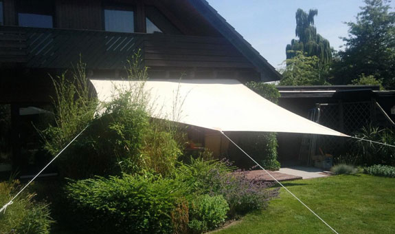 Unsere Sonnensegel werden aus hochwertigem Mesh-Gewebe gefertigt Unsere Sonnensegel werden aus hochwertigem Mesh-Gewebe gefertigt