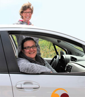 Unsere Pflegefachkräfte auf dem Weg zu ihnen. Unsere Pflegefachkräfte auf dem Weg zu ihnen.