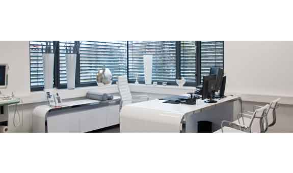 Unsere hellen Behandlungszimmer für unsere Patienten Unsere hellen Behandlungszimmer für unsere Patienten