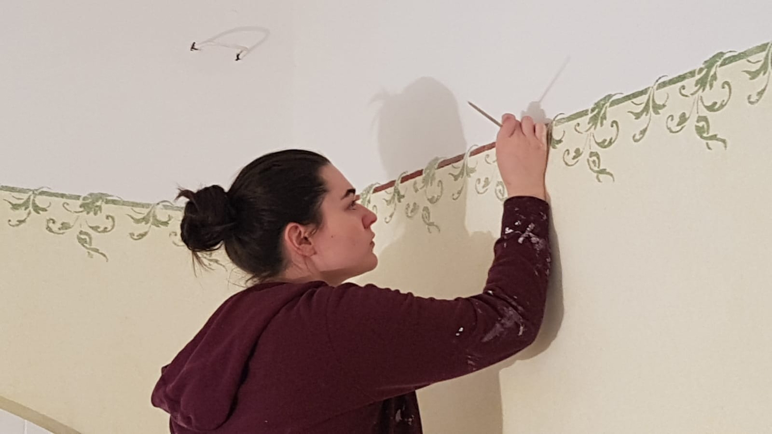 Mit einem engagierten Team und erfahrenen Spezialisten bieten wir ein umfassendes Angebot von klassischen bis kreativen Leistungen rund ums Haus und koordinieren für Sie bei Bedarf auch den Einsatz anderer Handwerker. Mit einem engagierten Team und erfahrenen Spezialisten bieten wir ein umfassendes Angebot von klassischen bis kreativen Leistungen rund ums Haus und koordinieren für Sie bei Bedarf auch den Einsatz anderer Handwerker.