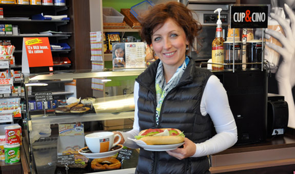 Mach‘ mal Pause.
Schmackhafte Snacks und erfrischende Getränke erhalten Sie täglich bei uns.