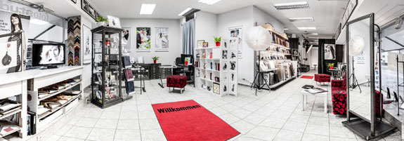Unser großzügiges modernes Fotostudio für Ihre Fotos Unser großzügiges modernes Fotostudio für Ihre Fotos