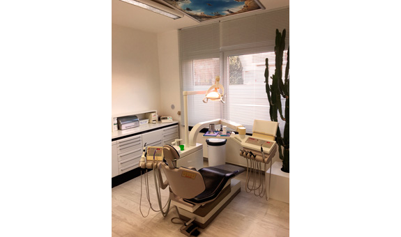 Das zweite Behandlungszimmer unserer Zahnarztpraxis.