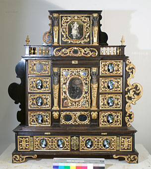 Wir beraten auch gern beim Ankauf von historischen Objekten und Antiquitäten Wir beraten auch gern beim Ankauf von historischen Objekten und Antiquitäten