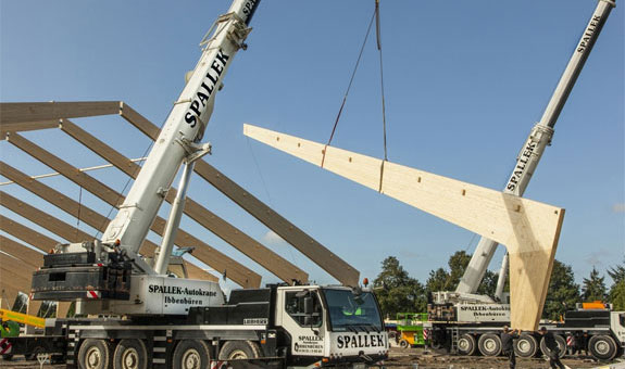 Holzleimbindermontage Pferdesportzentrum Riesenbeck