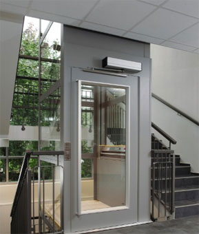 Viel Transparenz - Kabine und Türen aus Glas