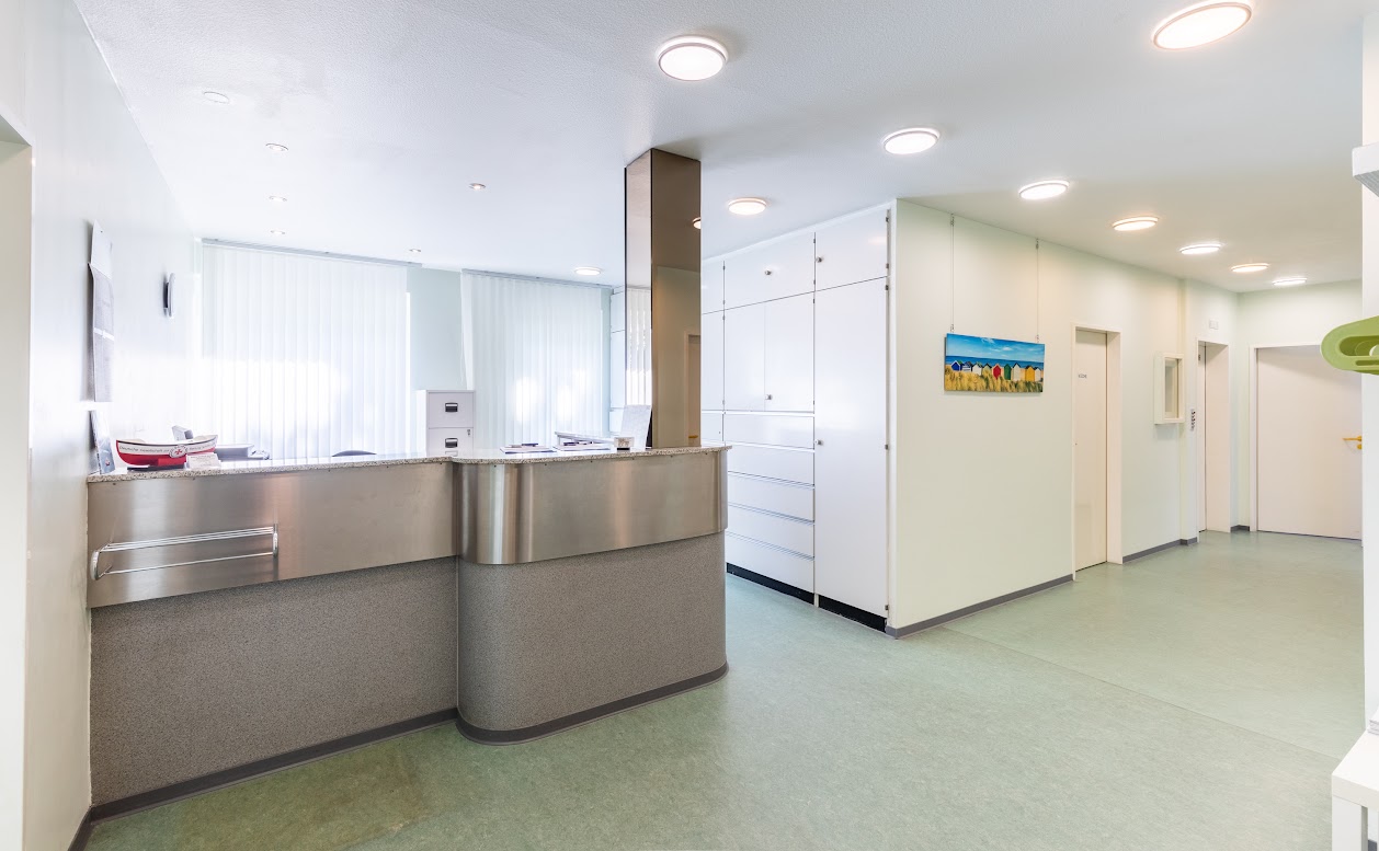 Ästhetische Zahnheilkunde, Kieferorthopädie, Implantologie, Prophylaxe, Oralchirurgie Ästhetische Zahnheilkunde, Kieferorthopädie, Implantologie, Prophylaxe, Oralchirurgie