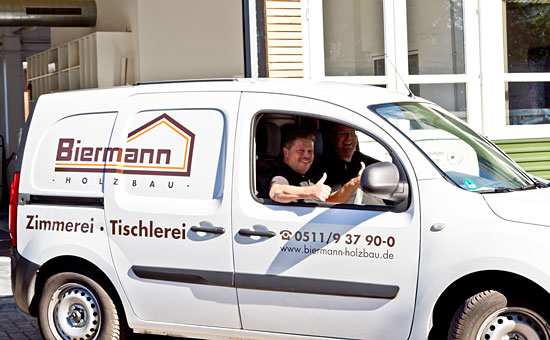 Unser voll ausgestatteter Werkstattwagen hat meist das benötigte Material an Bord und ist schnell und flexibel einsatzbereit. Unser voll ausgestatteter Werkstattwagen hat meist das benötigte Material an Bord und ist schnell und flexibel einsatzbereit.
