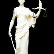 Die Justitia steht für Gerechtigkeit und Rechtspflege.